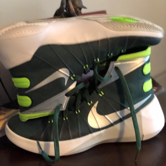 Nike men’s basketball shoes - Picture 4 of 4